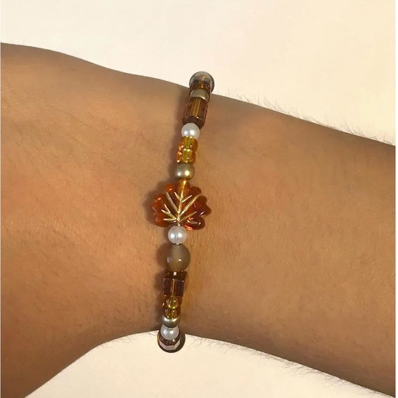 Handmade leaf bracelet - Picture 2 of 2